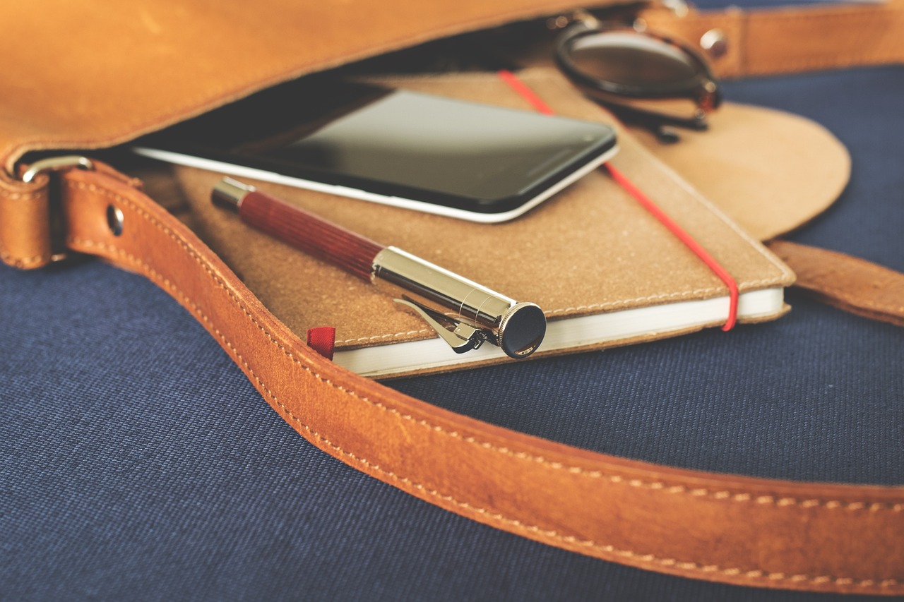 Photo by LUM3N pocket, leather goods, purse